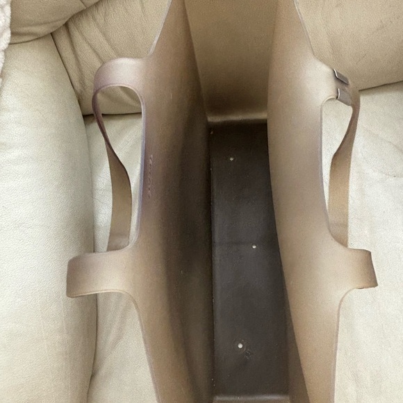 Authentic CHANEL jelly tote in tan ombré color. Size Large. - Picture 4 of 12